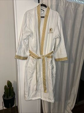 Caesars bathrobe